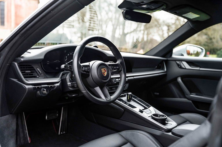 Porsche 992 Carrera 4