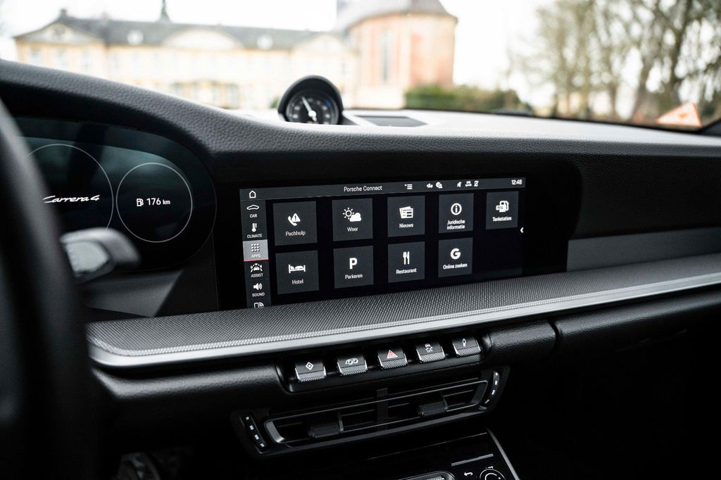 Porsche 992 Carrera 4