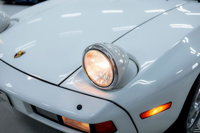 Porsche 928