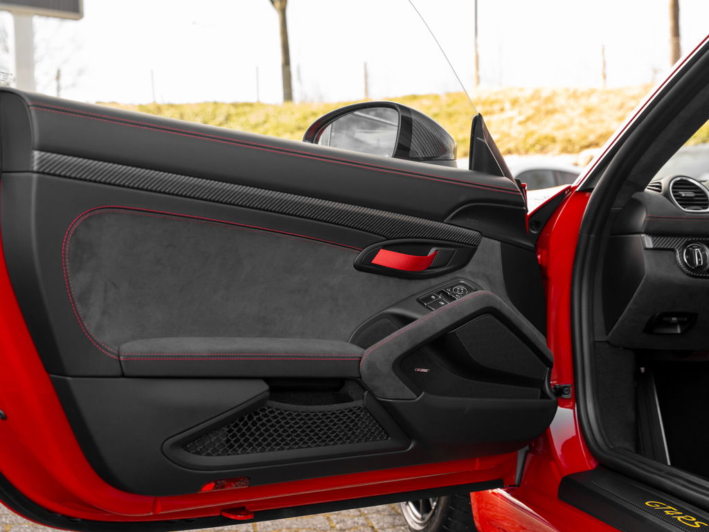 Porsche 718 Cayman GT4 RS