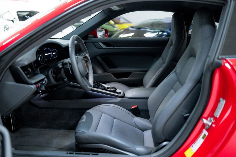 Porsche 992 Carrera 4