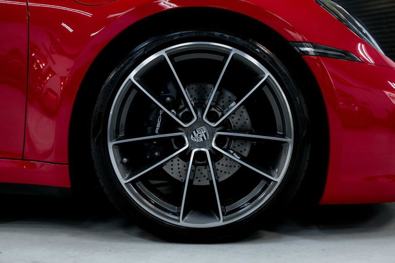 Porsche 992 Carrera 4