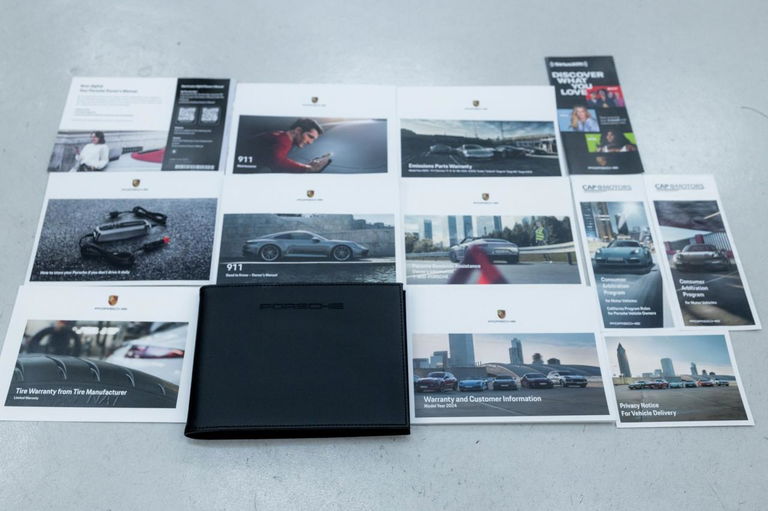 Porsche 992 Carrera 4