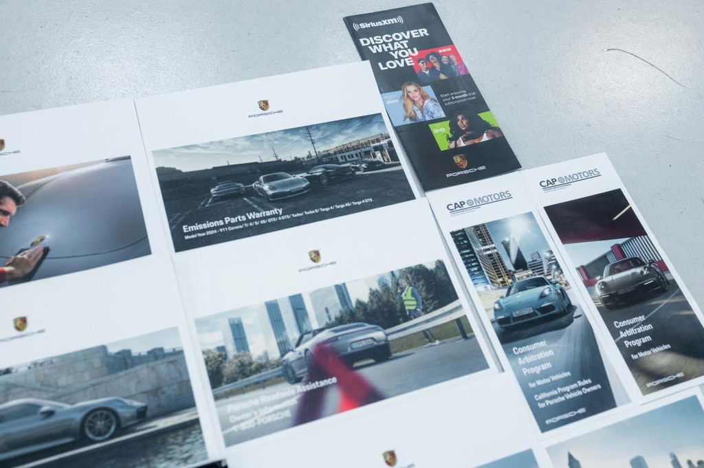 Porsche 992 Carrera 4