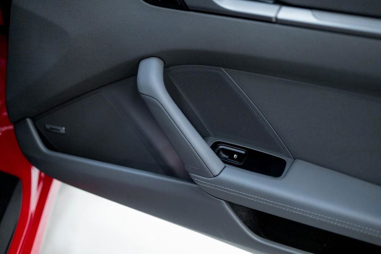 Porsche 992 Carrera 4