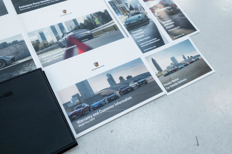 Porsche 992 Carrera 4