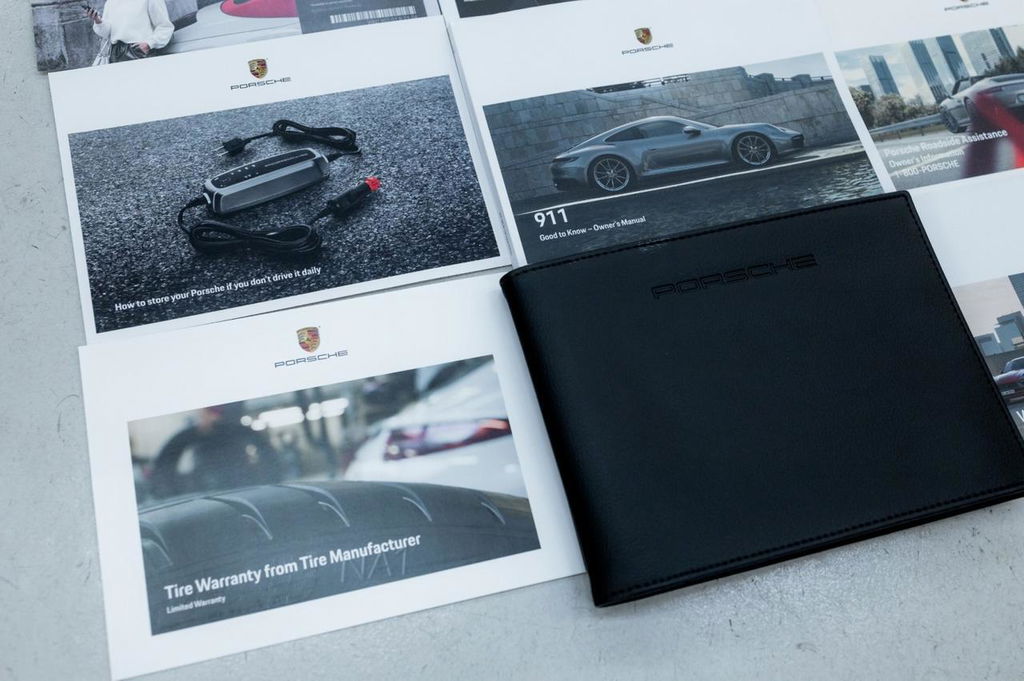 Porsche 992 Carrera 4