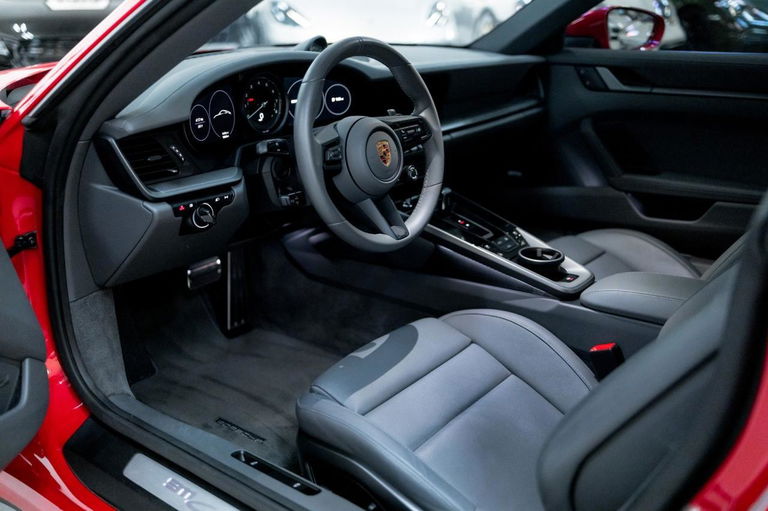 Porsche 992 Carrera 4