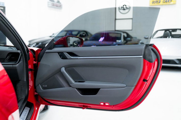 Porsche 992 Carrera 4