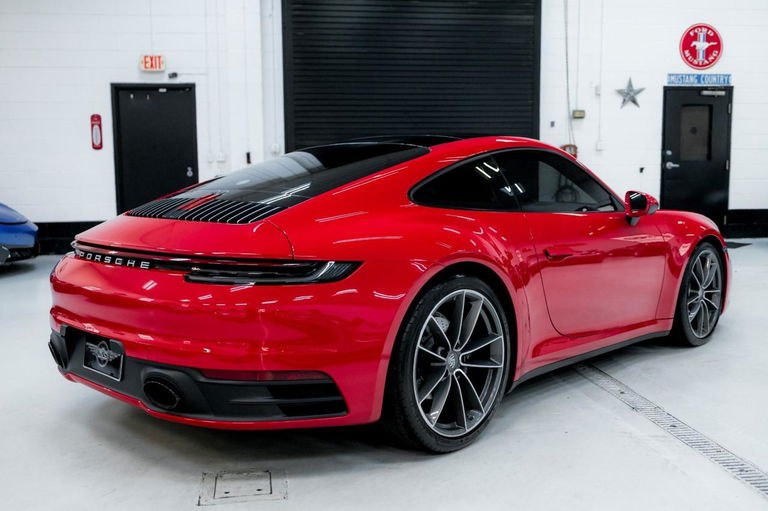 Porsche 992 Carrera 4