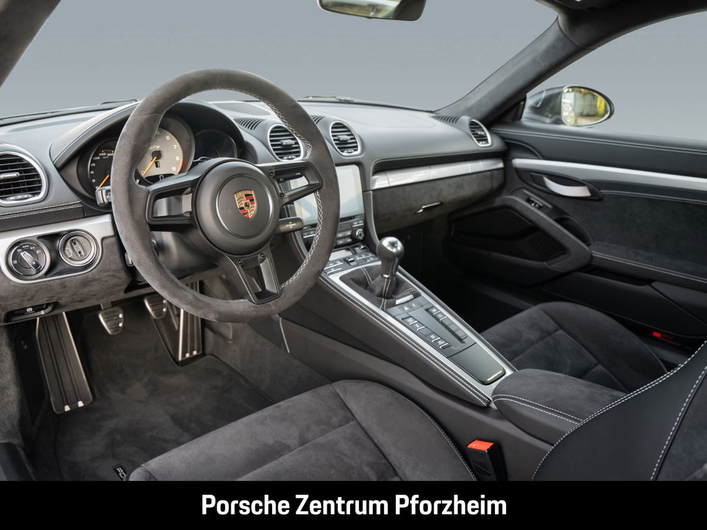 Porsche 718 Cayman GT4
