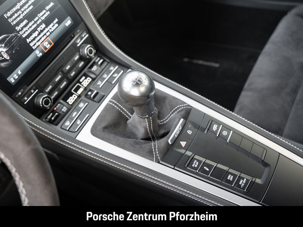 Porsche 718 Cayman GT4