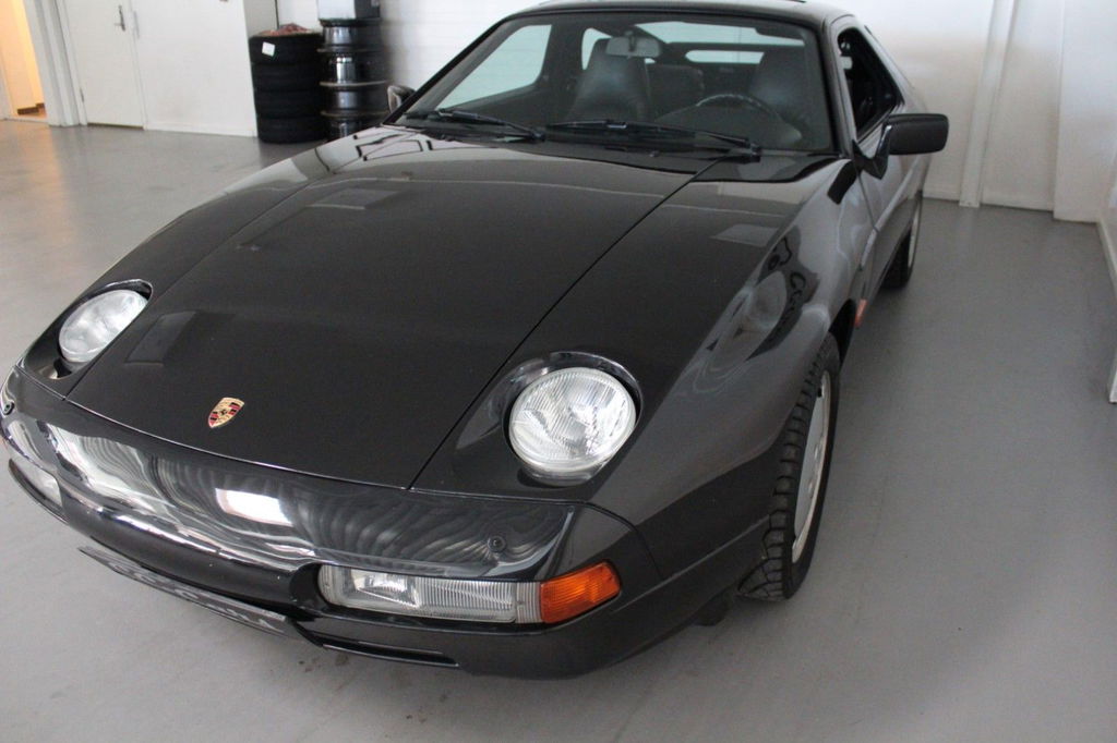 Porsche 928 S4