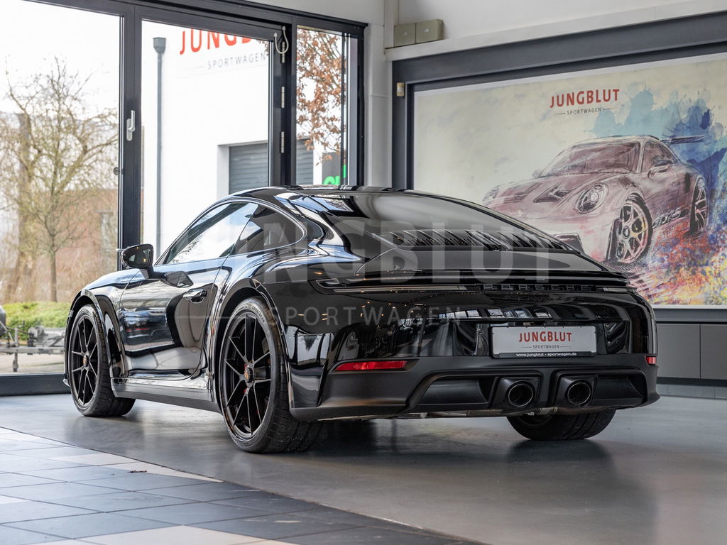 Porsche 992.2 Carrera 4 GTS