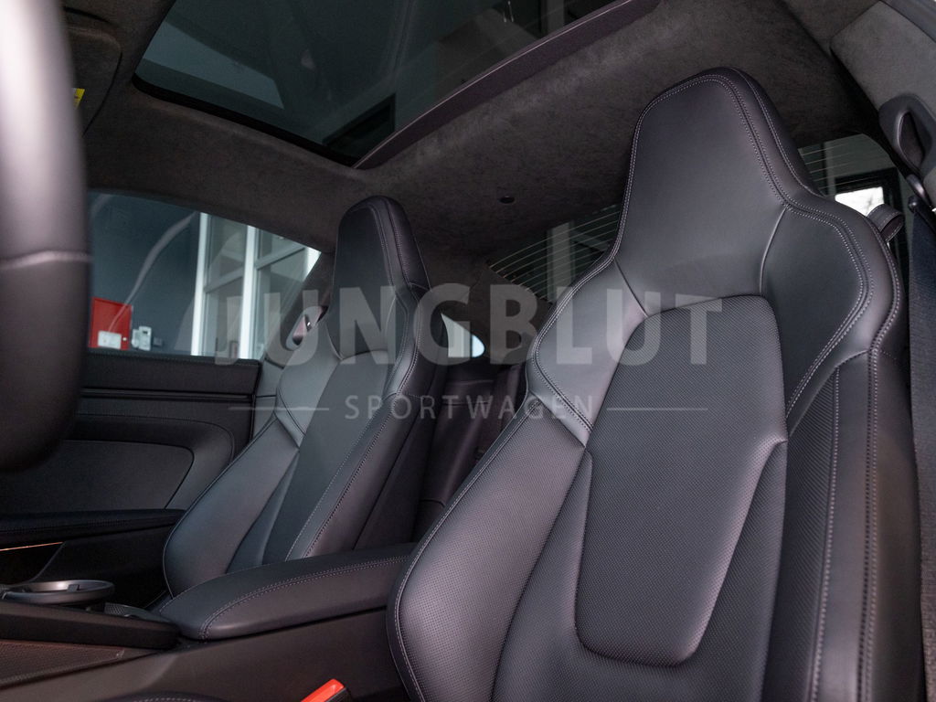 Porsche 992.2 Carrera 4 GTS