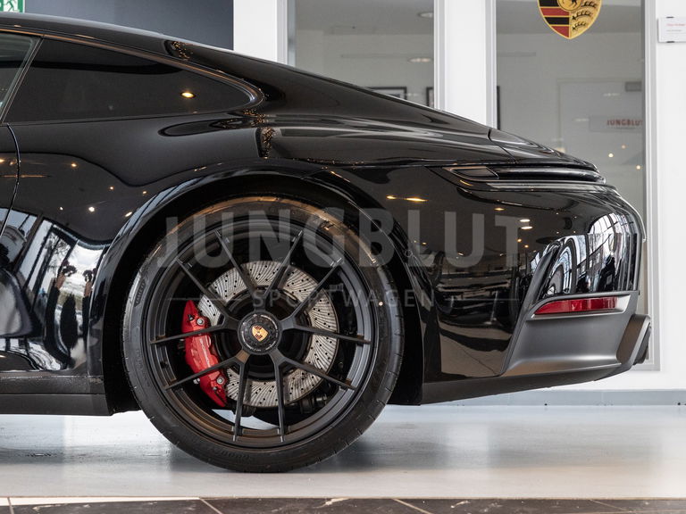 Porsche 992.2 Carrera 4 GTS