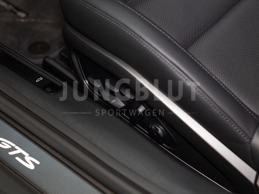 Porsche 992.2 Carrera 4 GTS