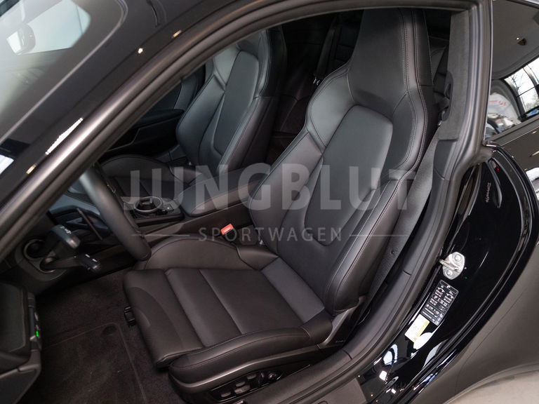 Porsche 992.2 Carrera 4 GTS