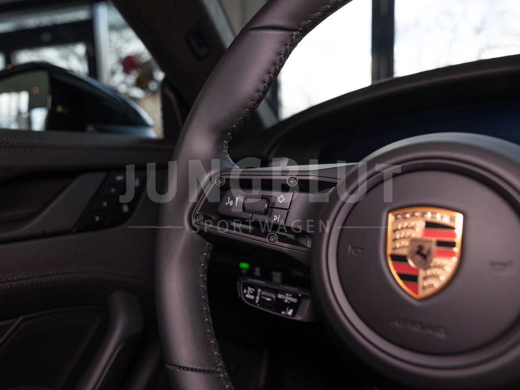 Porsche 992.2 Carrera 4 GTS