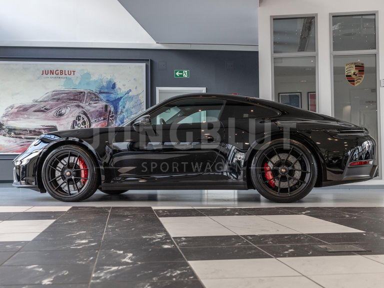 Porsche 992.2 Carrera 4 GTS