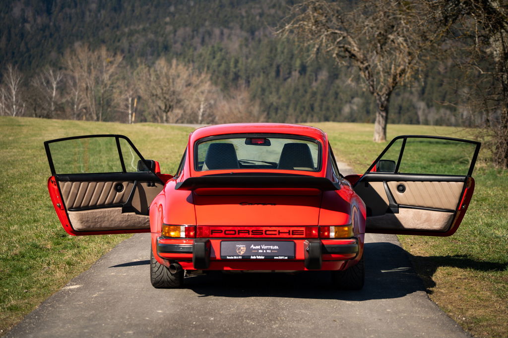 Porsche 911 Carrera 3.2