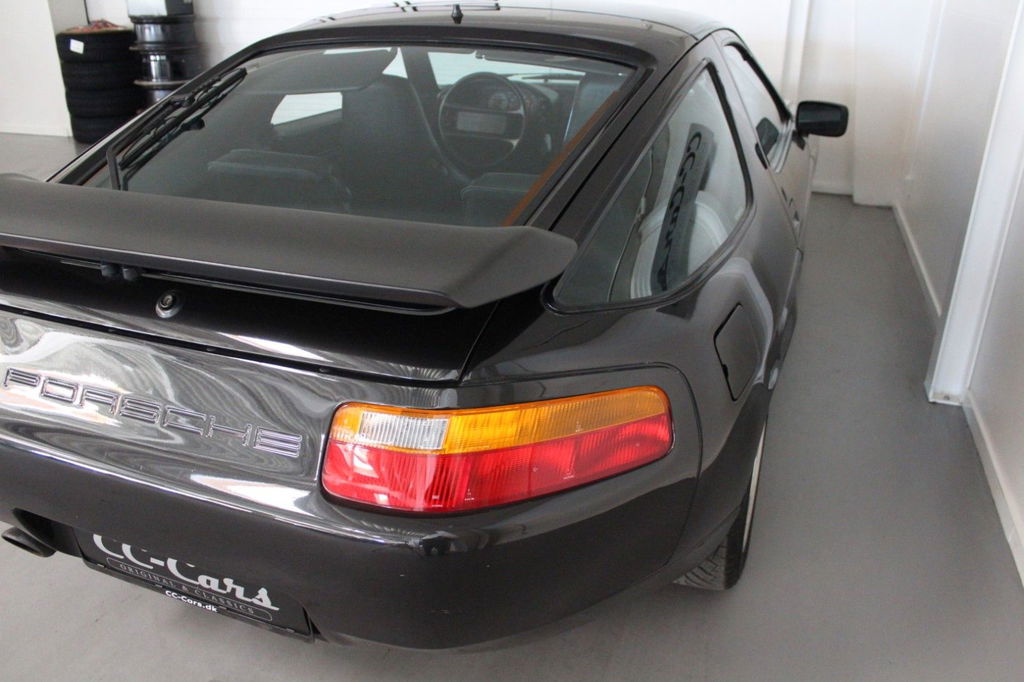 Porsche 928 S4