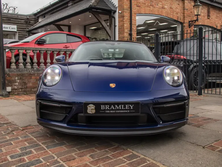 Porsche 992 Carrera GTS