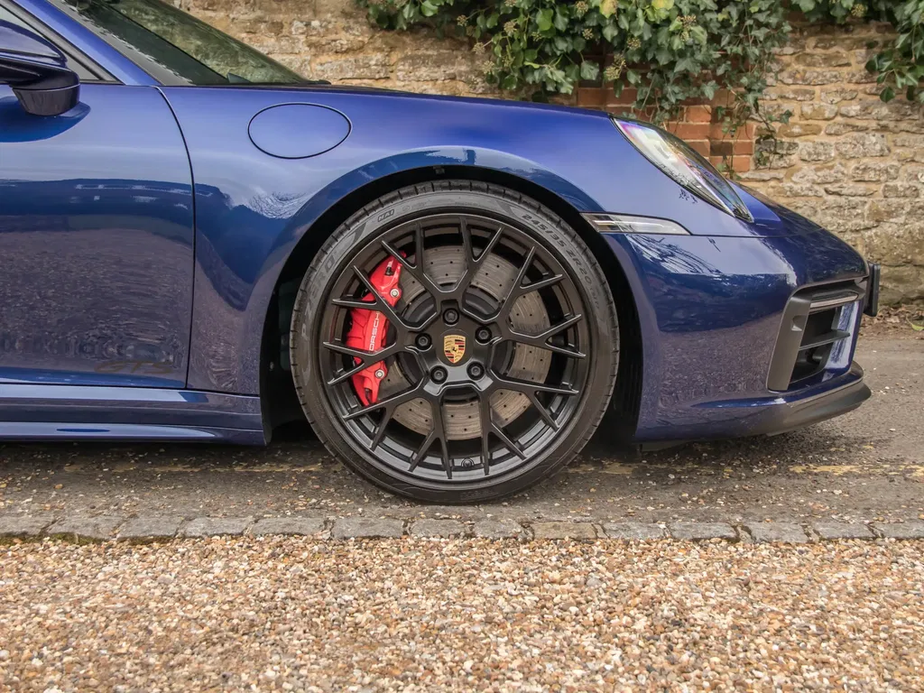 Porsche 992 Carrera GTS