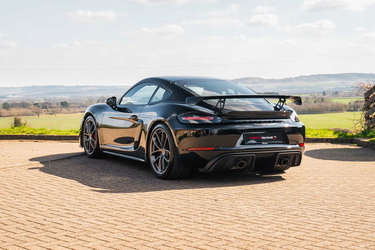 Porsche 718 Cayman GT4