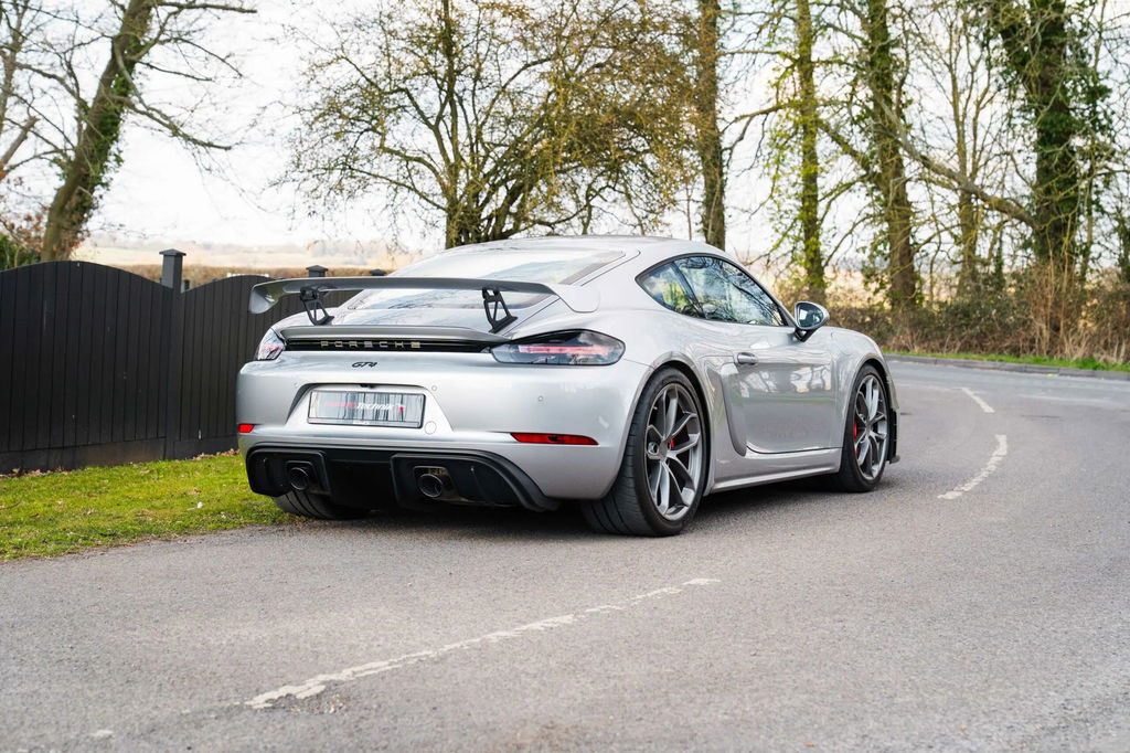 Porsche 718 Cayman GT4