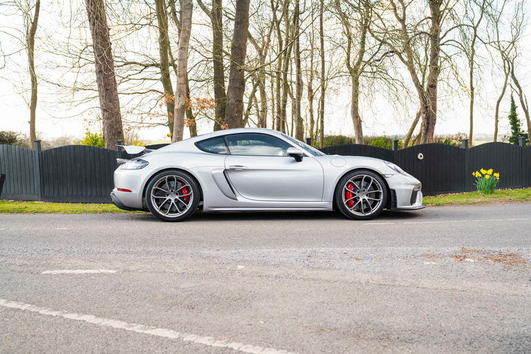 Porsche 718 Cayman GT4