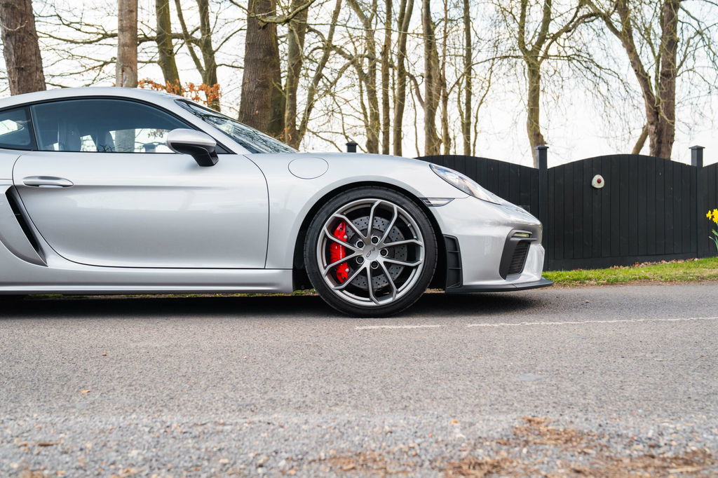 Porsche 718 Cayman GT4