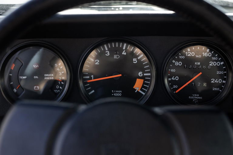Porsche 911 Carrera 3.2 (US)