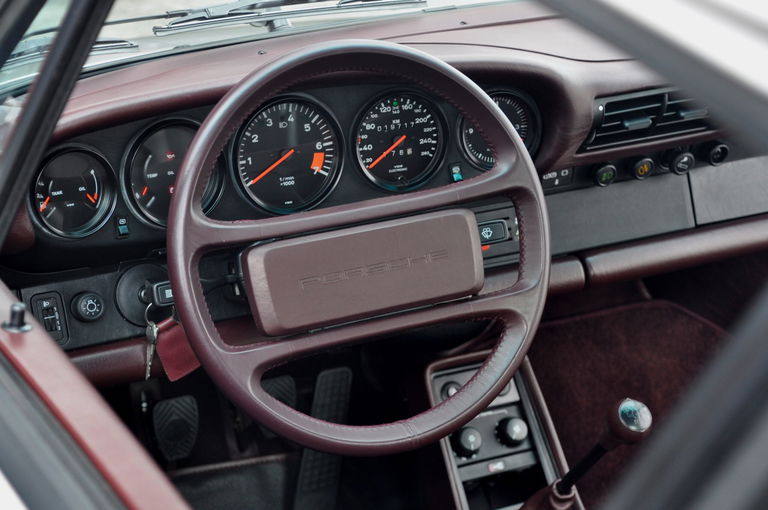 Porsche 911 Carrera 3.2