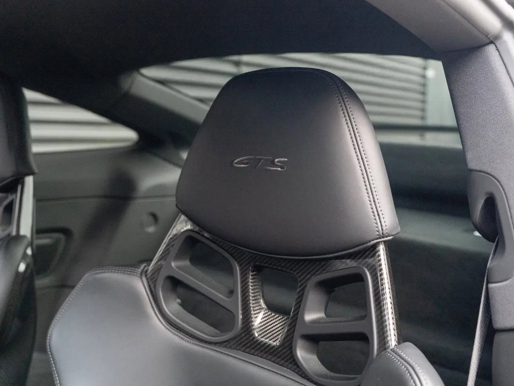 Porsche 992 Carrera 4 GTS