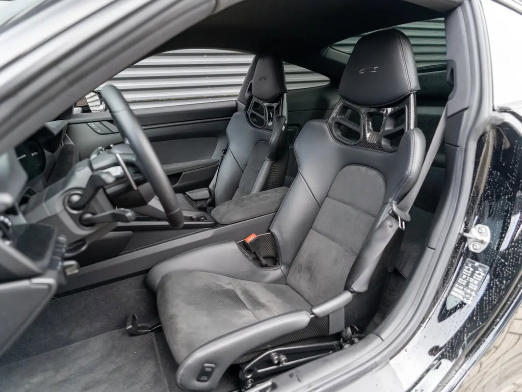 Porsche 992 Carrera 4 GTS