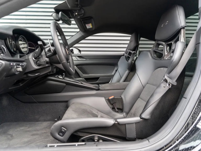 Porsche 992 Carrera 4 GTS