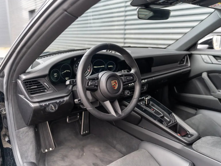 Porsche 992 Carrera 4 GTS