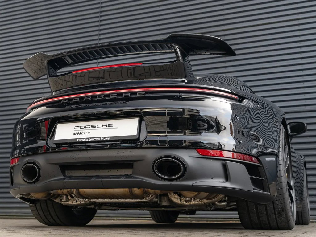 Porsche 992 Carrera 4 GTS