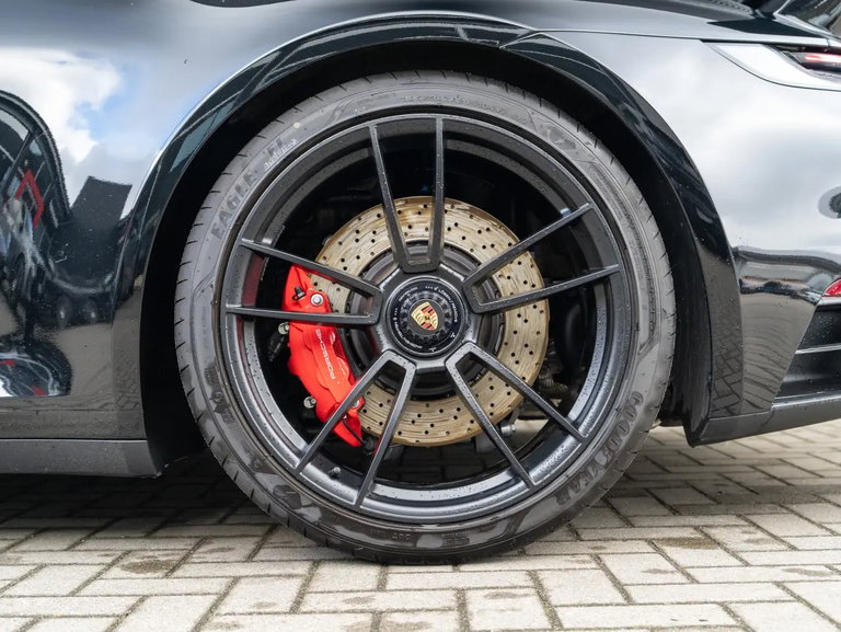 Porsche 992 Carrera 4 GTS