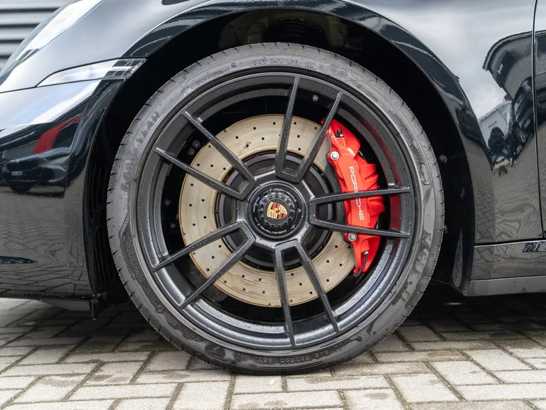 Porsche 992 Carrera 4 GTS