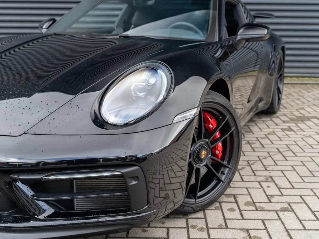 Porsche 992 Carrera 4 GTS