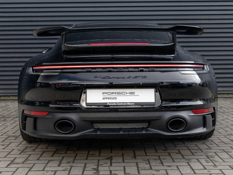 Porsche 992 Carrera 4 GTS