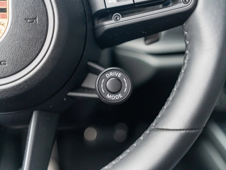 Porsche 992 Carrera 4 GTS