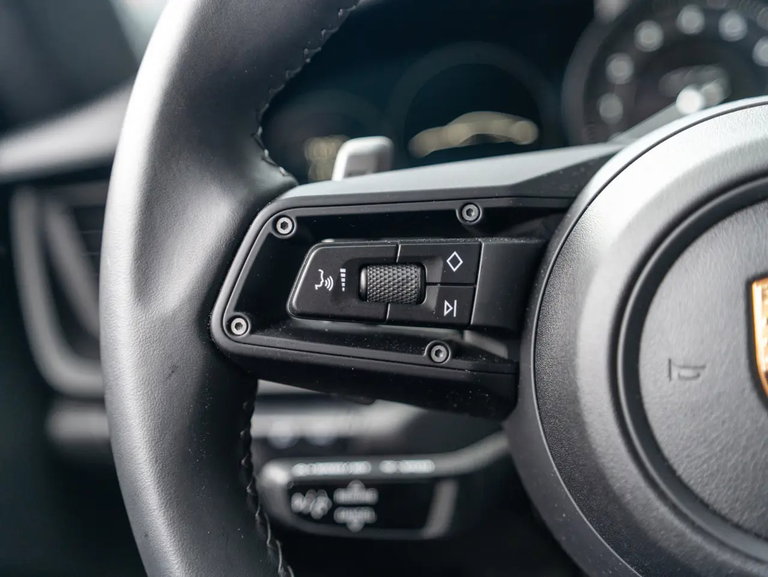 Porsche 992 Carrera 4 GTS