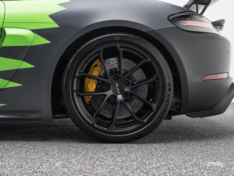 Porsche 718 Cayman GT4