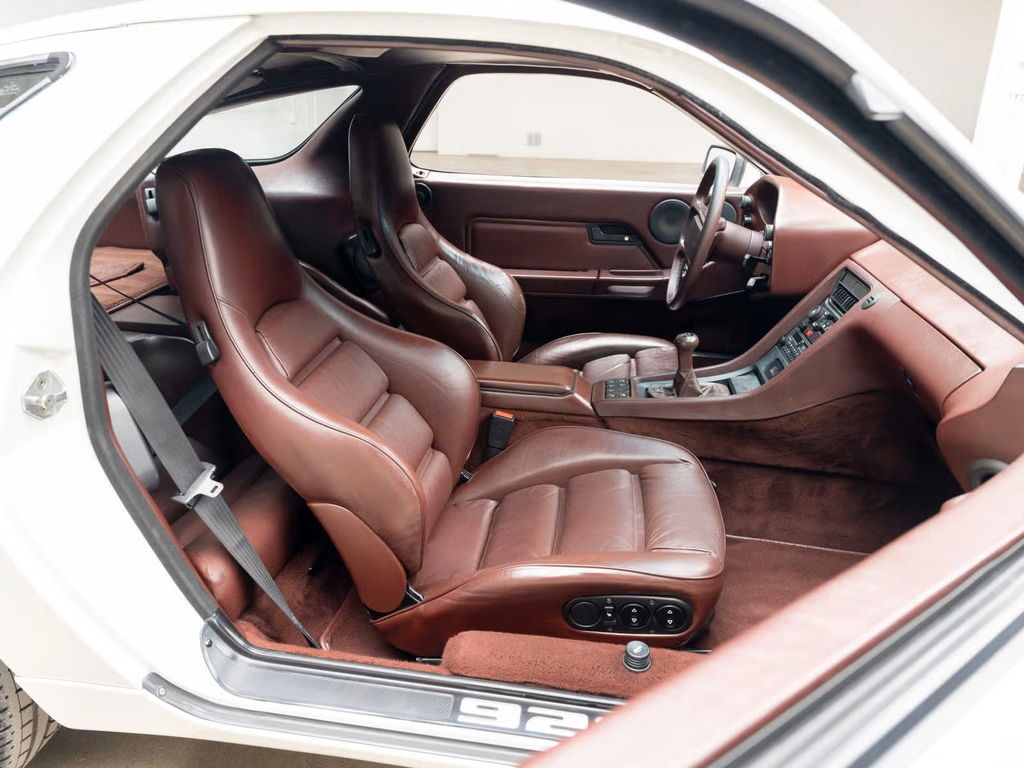 Porsche 928 S4