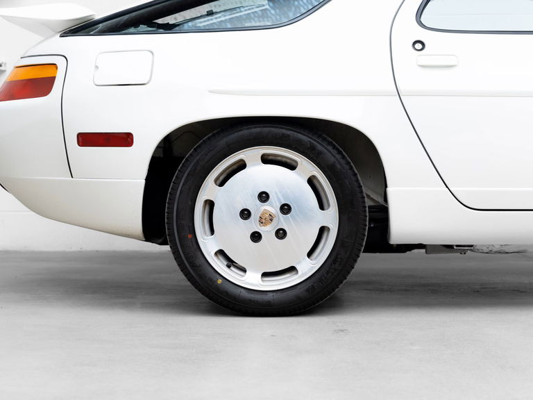 Porsche 928 S4
