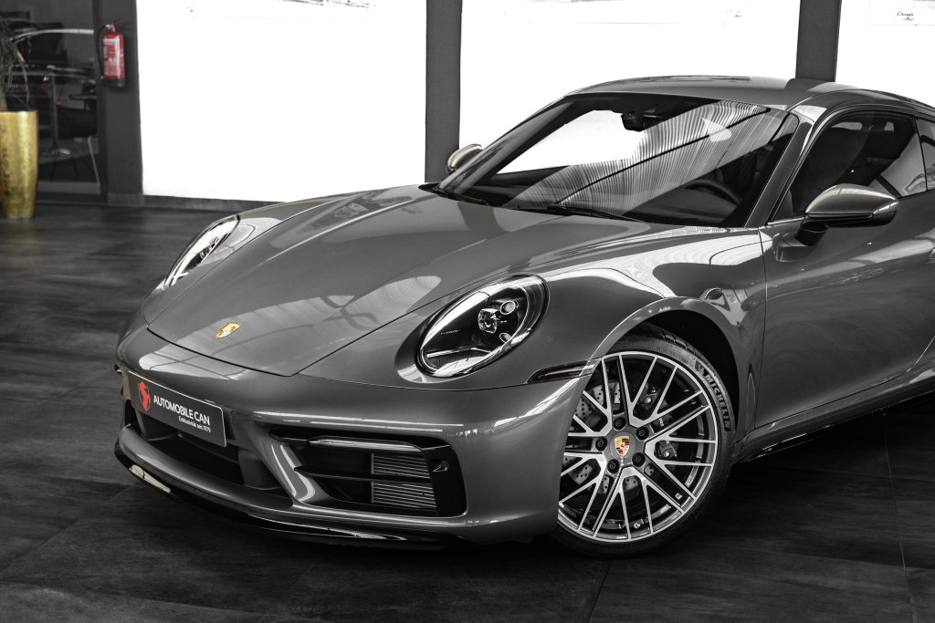 Porsche 992 Carrera