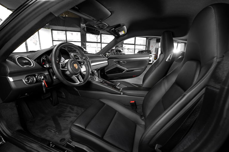 Porsche 718 Cayman
